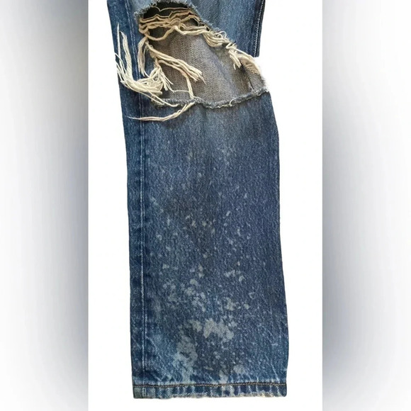 Levis 501 Distressed Jeans with Ripped Knees and Button Fly Size W 24 L 26 - Picture 4 of 11